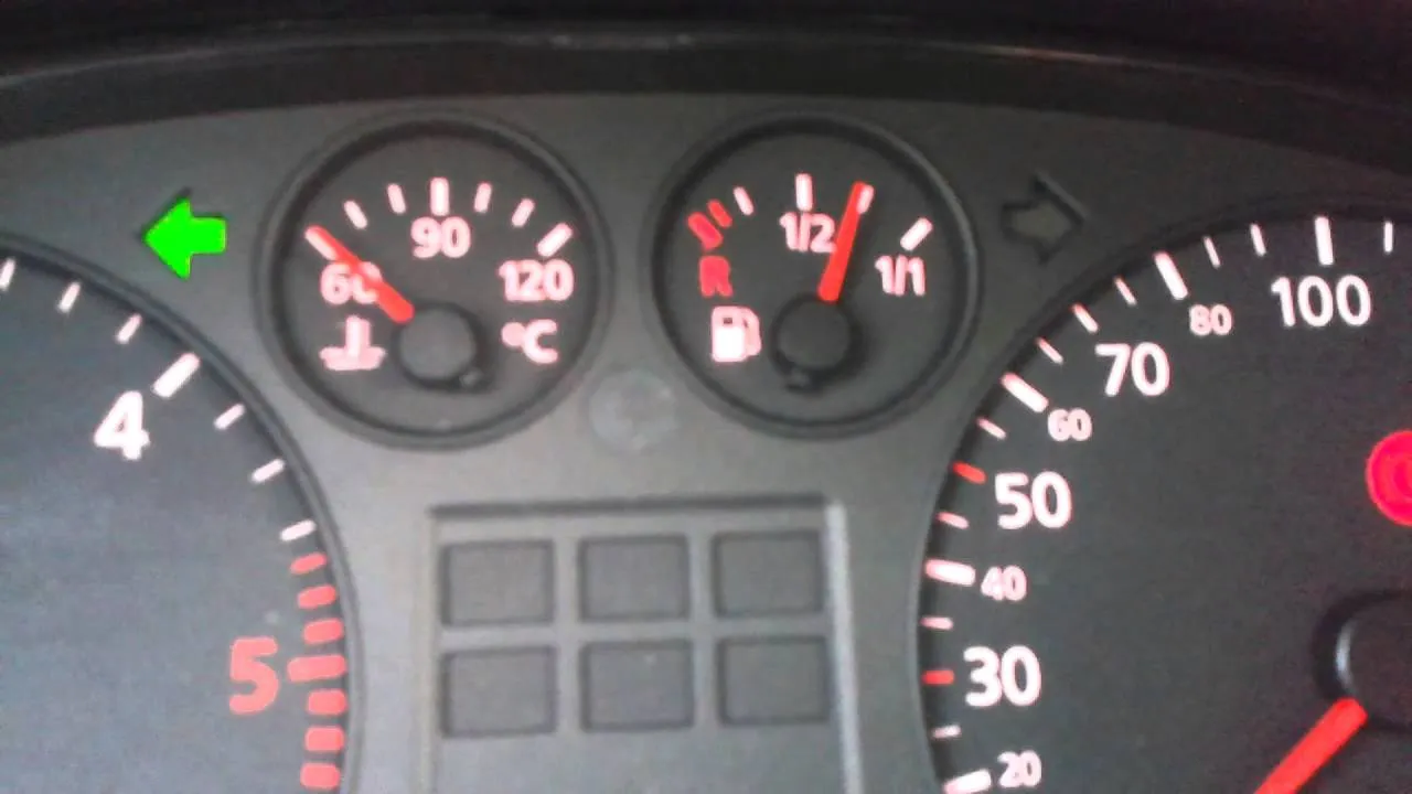 Audi A3 8P kontrolka rezerwy paliwa