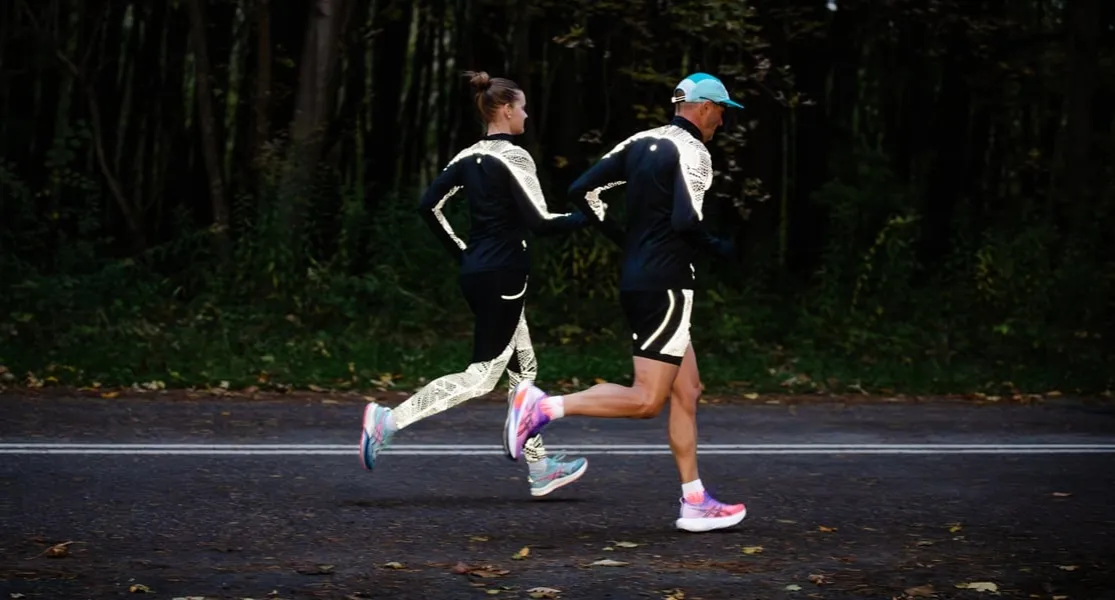 biegacz zimą odblaski czołówka