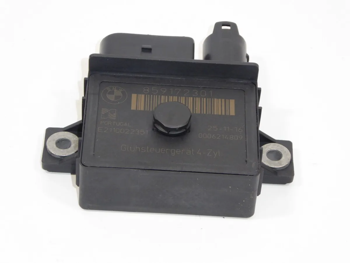 Czarny moduł sterujący, oznaczony jako 