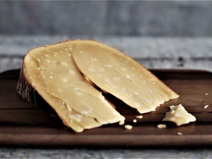 r&oacute;żne rodzaje ser&oacute;w twardych do tarcia