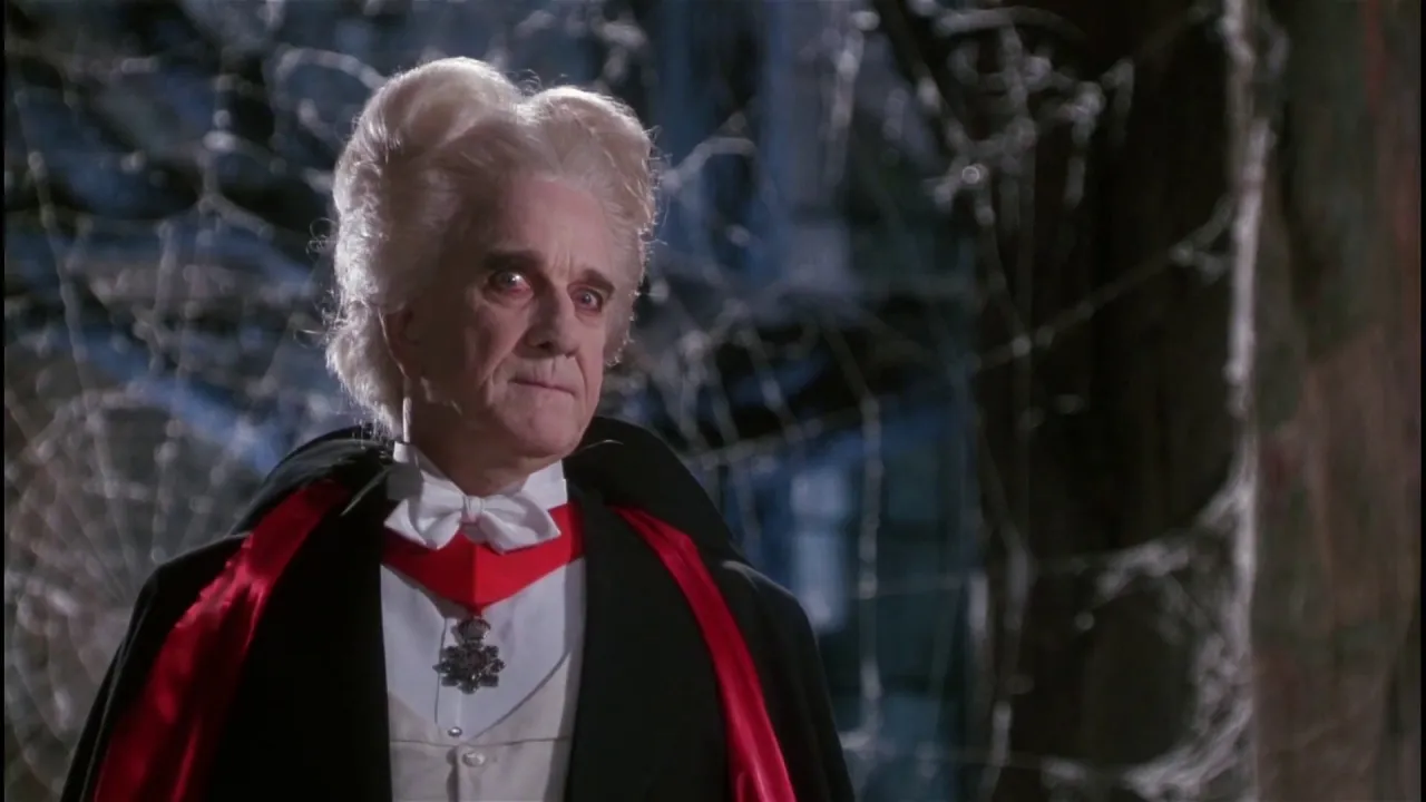Leslie Nielsen jako Hrabia Dracula w filmie Dracula Wampiry bez zębów