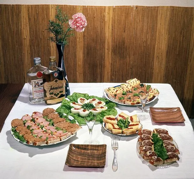 Jedzenie na imprezę lata 80 PRL