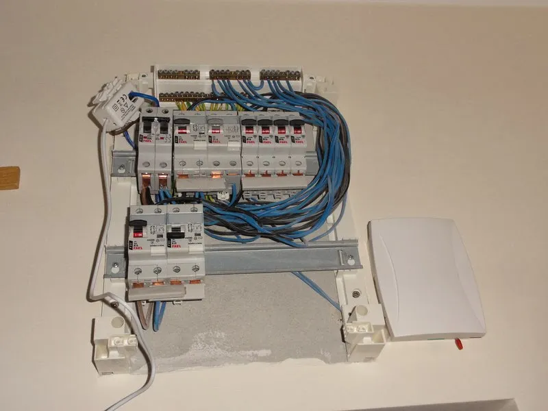 Skrzynka z bezpiecznikami w mieszkaniu