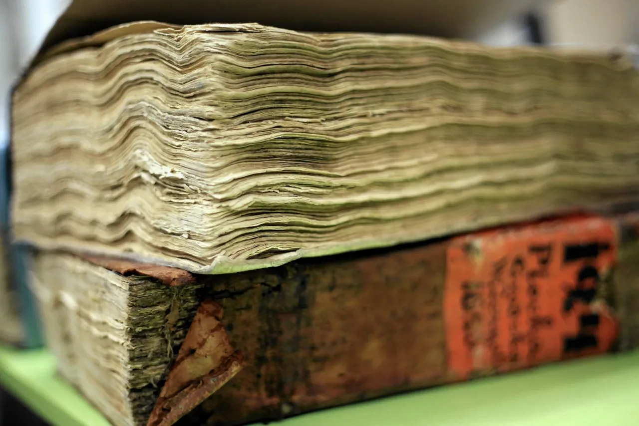 rodzinne finanse i dokumenty na stole