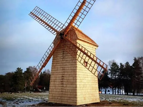 Wiatrak paltrak Skansen Nowogród