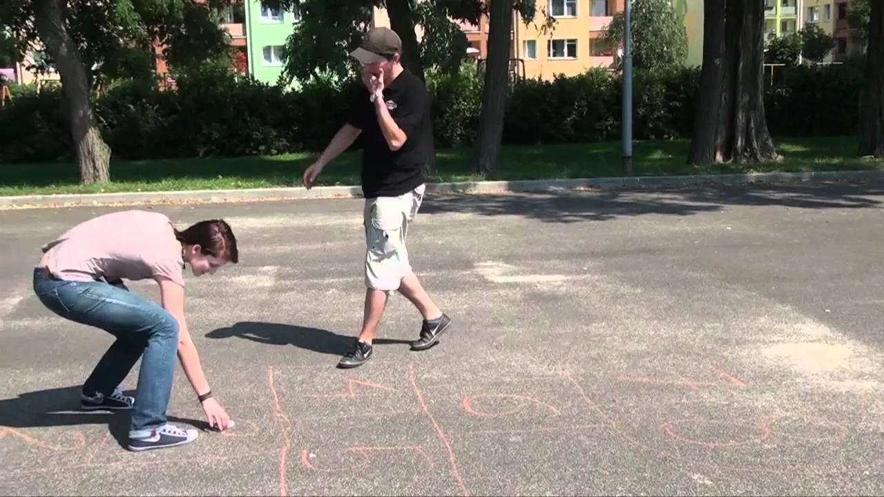 Zdjęcie Jak się gra w klasy: proste zasady, które musisz poznać przed zabawą