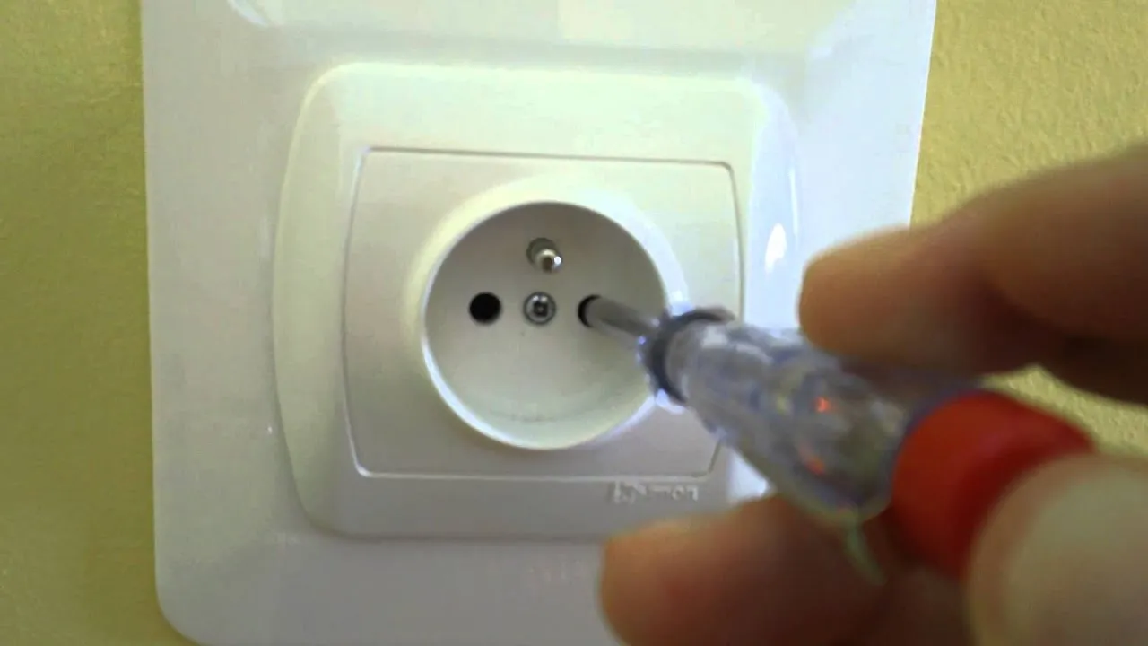 Testowanie gniazdka po podłączeniu próbnikiem