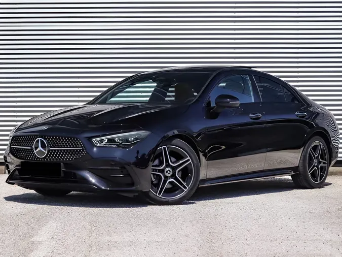 tankowanie samochodu Mercedes CLA