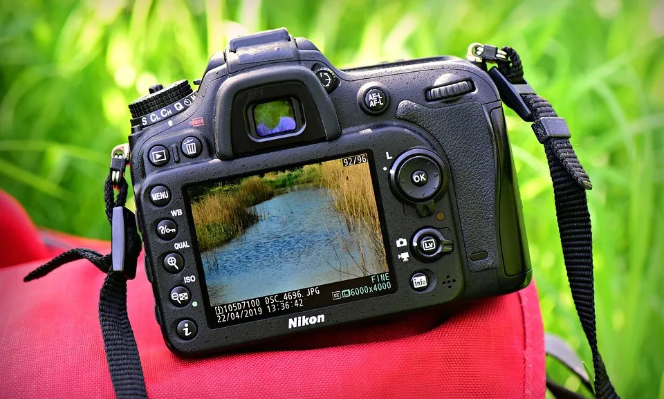 lustrzanka vs bezlusterkowiec porównanie