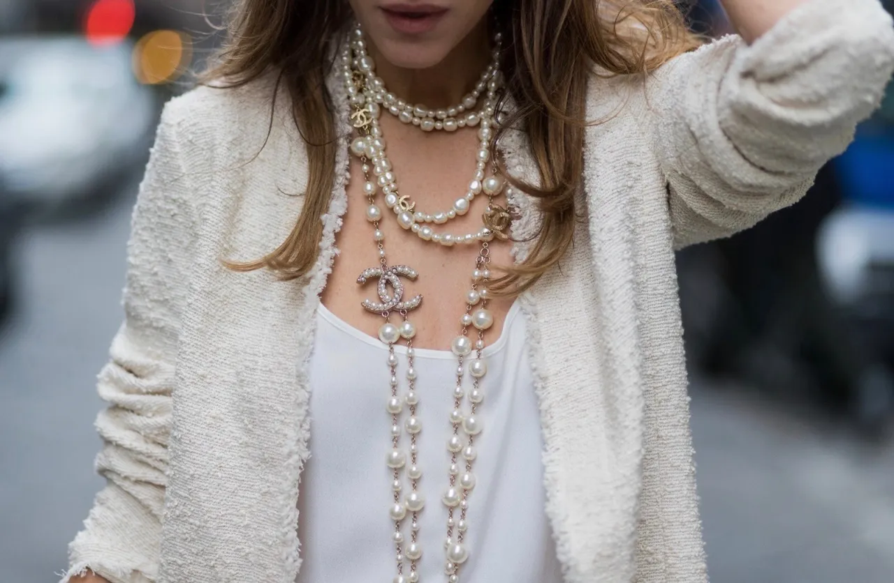 perły barokowe stylizacje, czarne perły naszyjnik