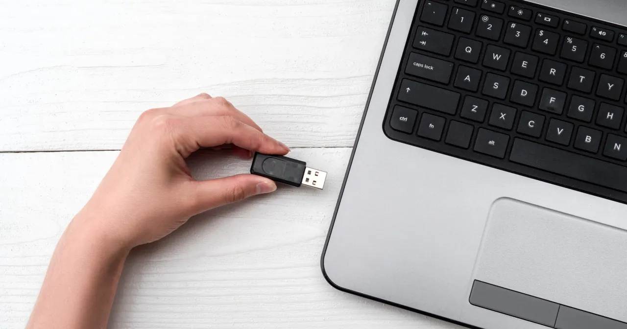 porównanie programów do tworzenia bootowalnego pendrive'a