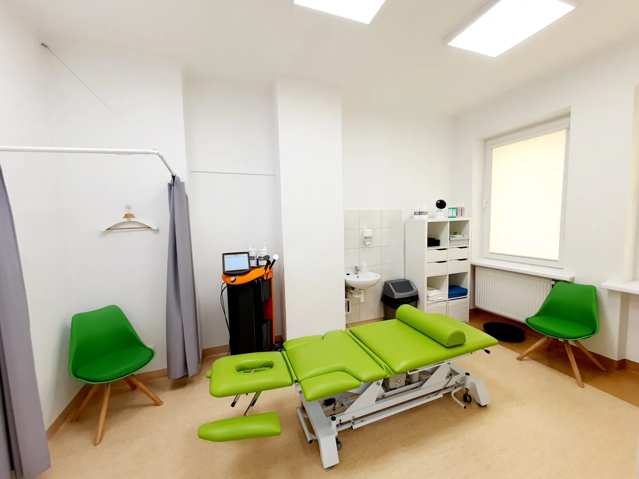 nowoczesny gabinet fizjoterapii, cennik rehabilitacji kręgosłupa