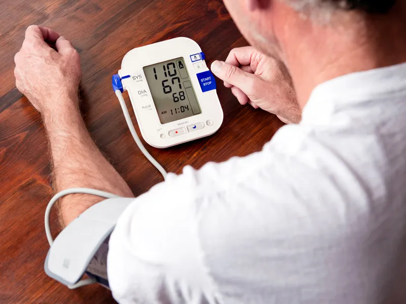 pierwsza pomoc wysokie ciśnienie senior