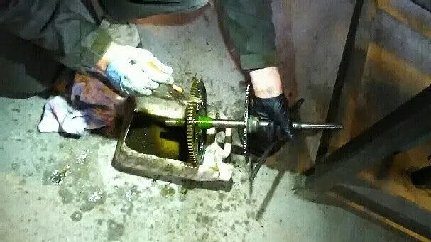 Zegarmistrz renowacja mechanizmu zegara wieżowego