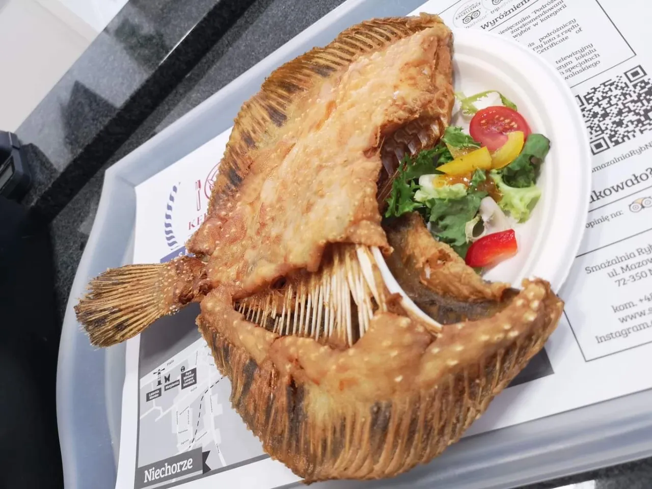 Świeża smażona ryba nad morzem Pobierowo