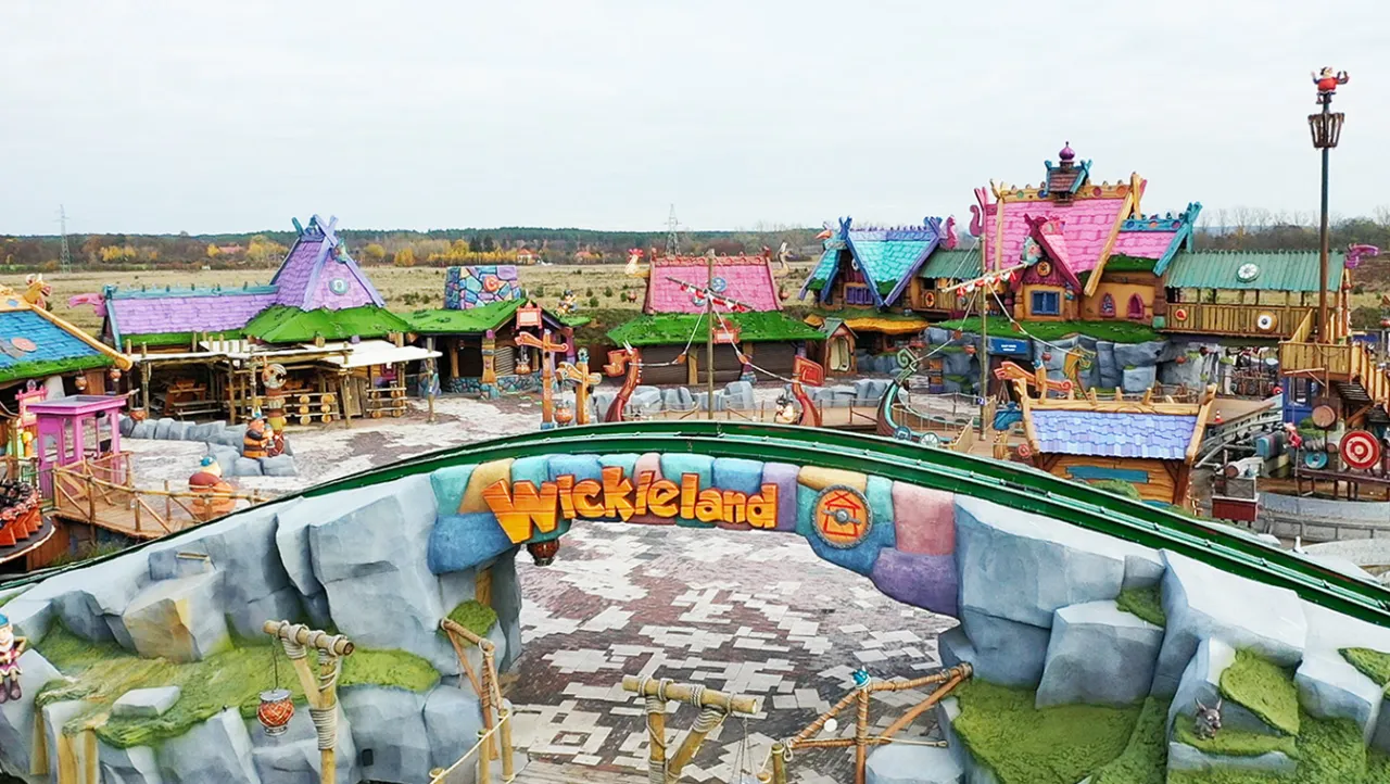 Majaland Kownaty strefa wewnętrzna atrakcje