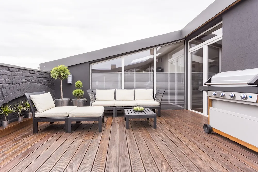 r&oacute;żne podłogi na balkon w bloku