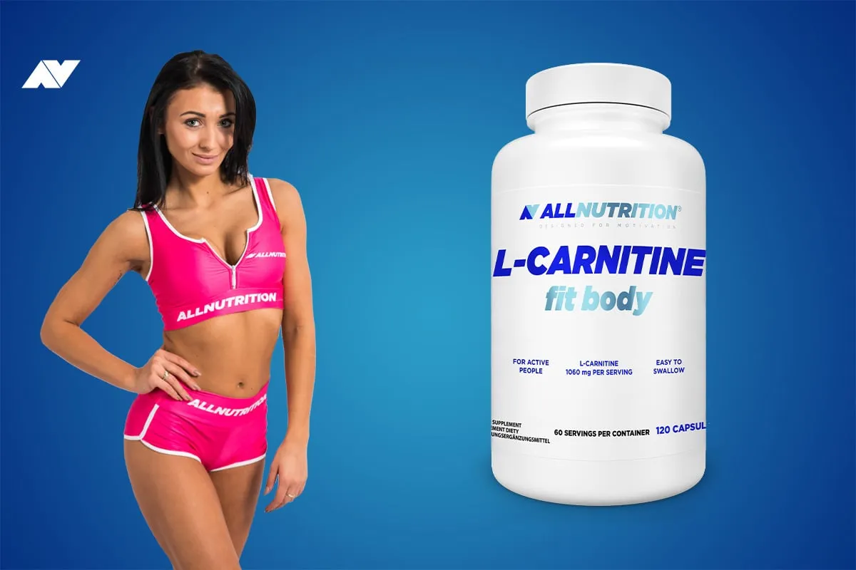 Kobieta w sportowym stroju obok suplementu L-Carnitine. Sprawdź l-karnityna dawkowanie dla aktywnych os&oacute;b.