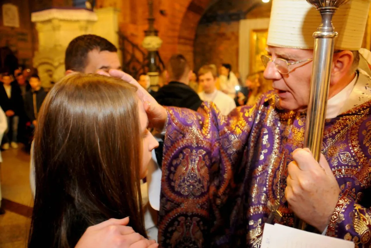 Zdjęcie Ile daje chrzestna na bierzmowanie? Oto, co warto wiedzieć