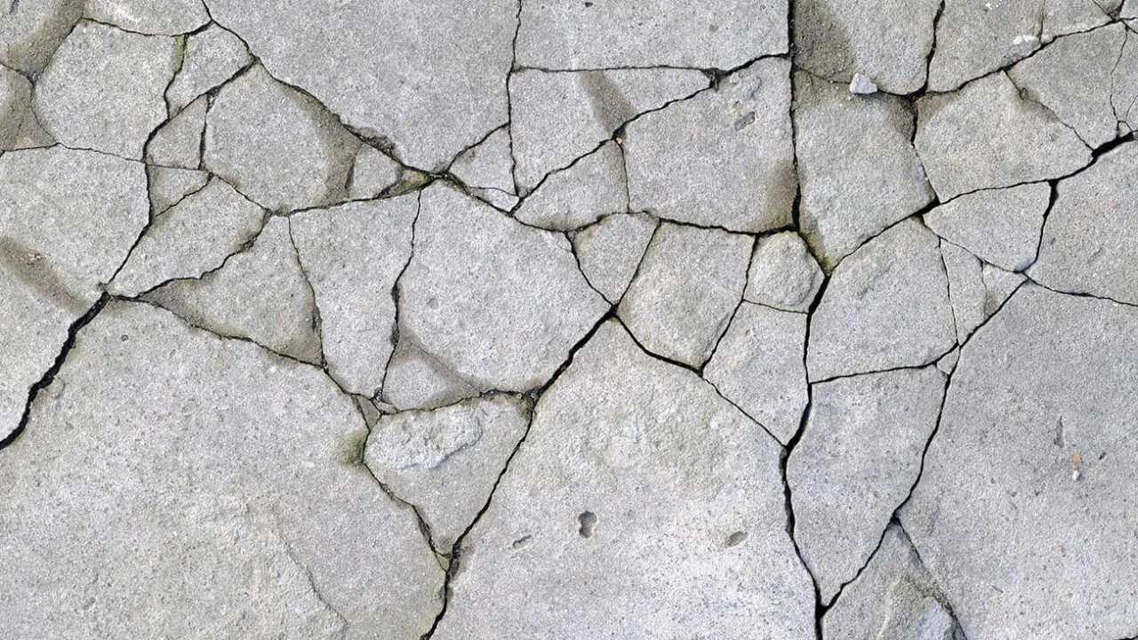 przygotowanie starego chodnika betonowego do renowacji