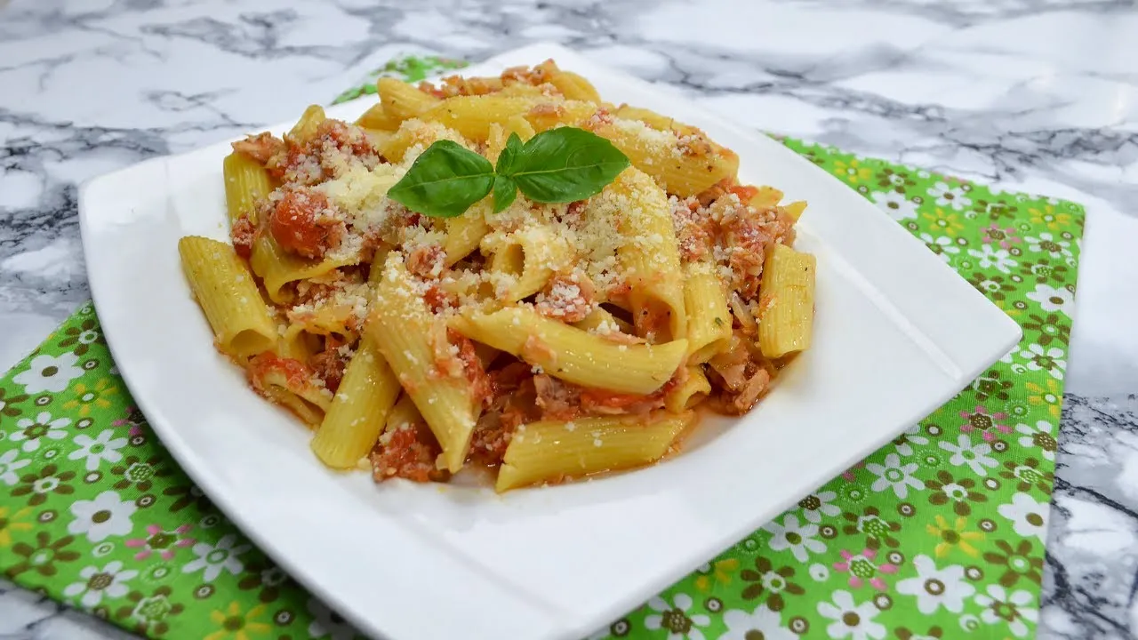 Zdjęcie Szybkie i proste penne z tuńczykiem – idealny przepis na obiad