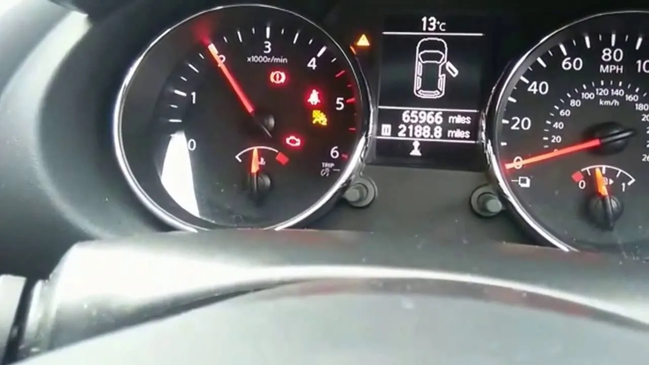 Nissan Qashqai deska rozdzielcza kontrolka DPF