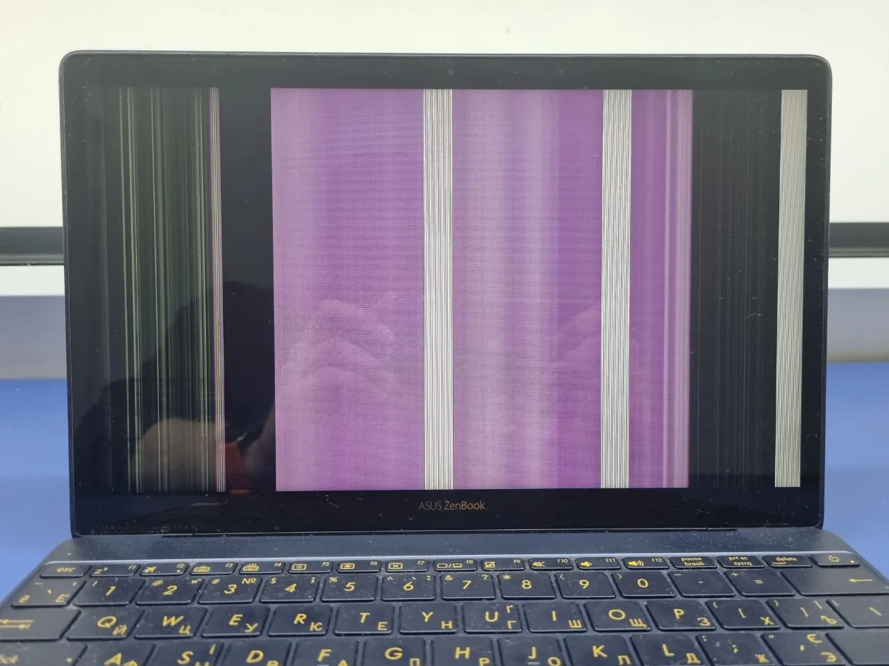 przykłady artefaktów graficznych na ekranie