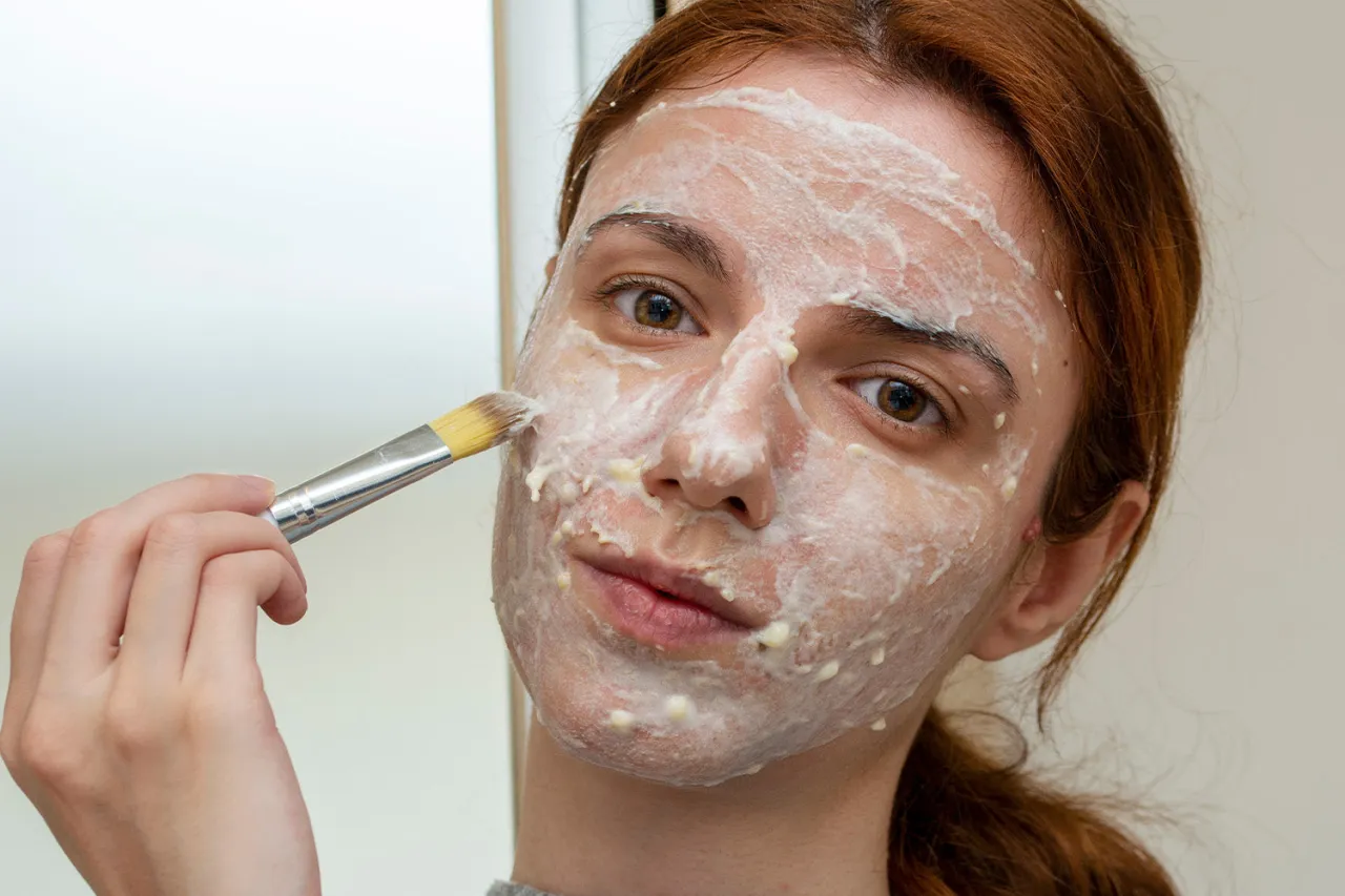 Domowe maseczki nawilżające usta