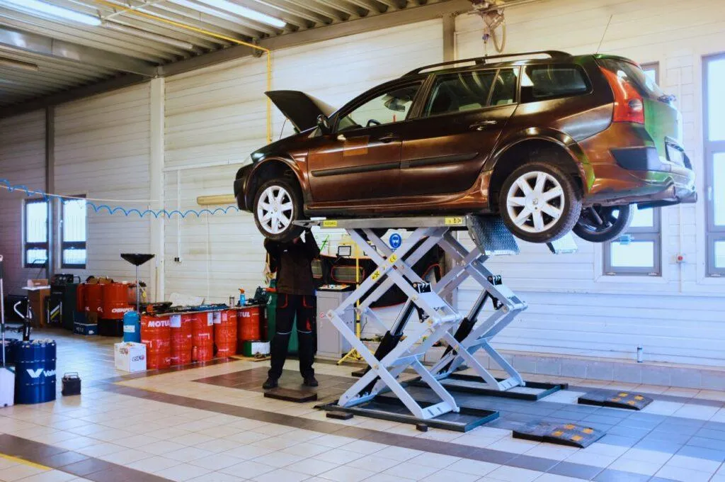 Wpływ stylu jazdy na zużycie oleju silnikowego