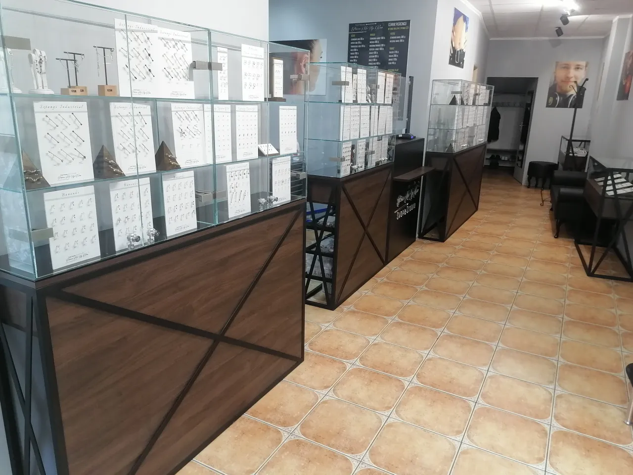profesjonalny sklep piercingowy wnętrze
