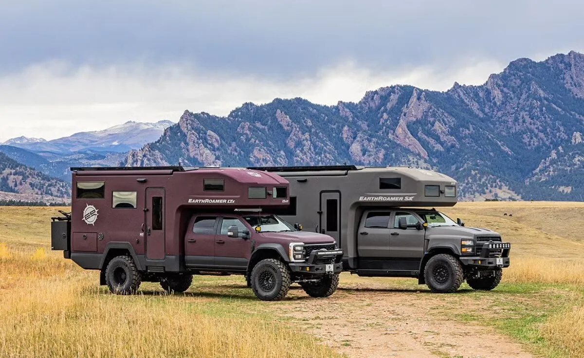 kamper na tle krajobrazu, dom na kołach