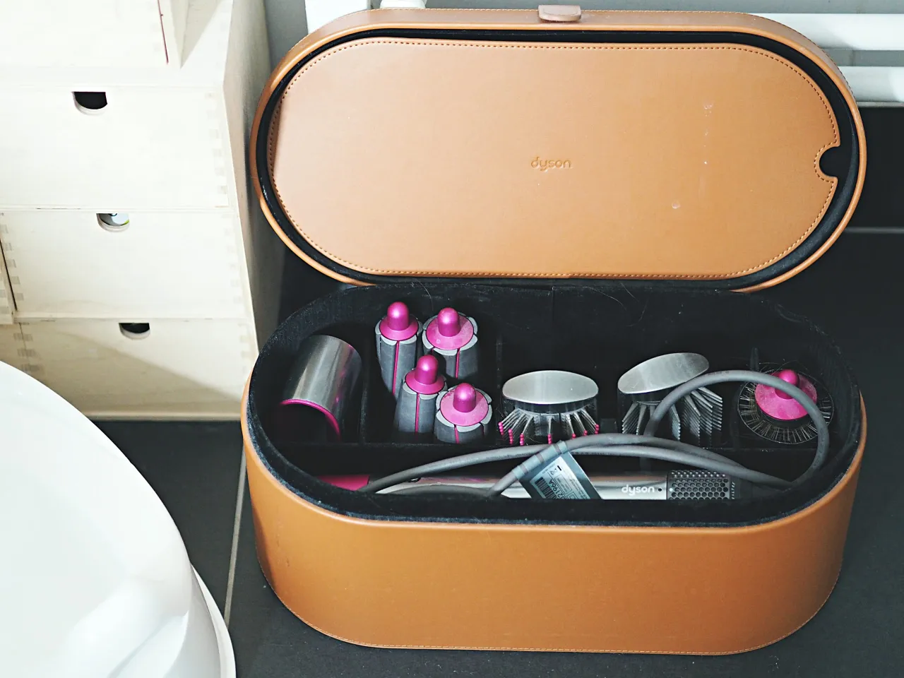 Zdjęcie Czy Dyson Airwrap niszczy włosy? Odkryj prawdę o bezpieczeństwie