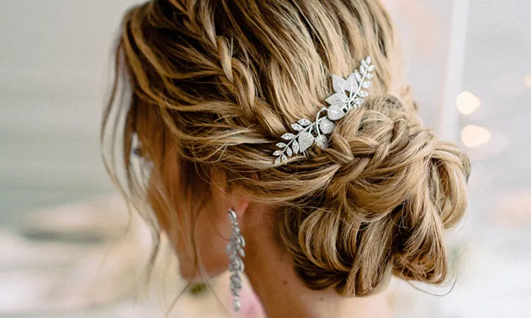 Biżuteria do włos&oacute;w ślubna
