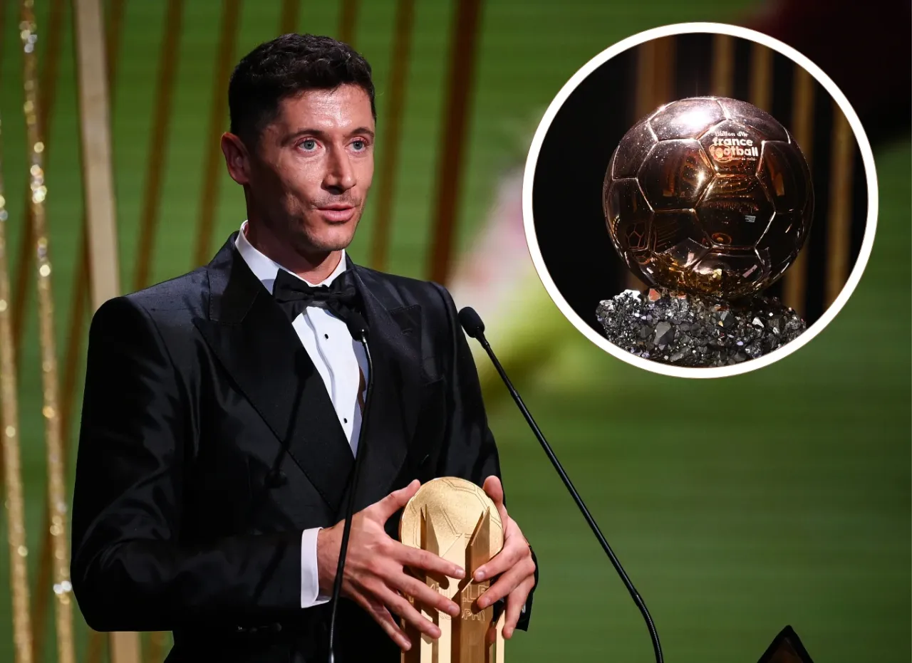Robert Lewandowski w garniturze trzyma trofeum. W tle widać Złotą Piłkę. Ile Robert Lewandowski ma złotych piłek?