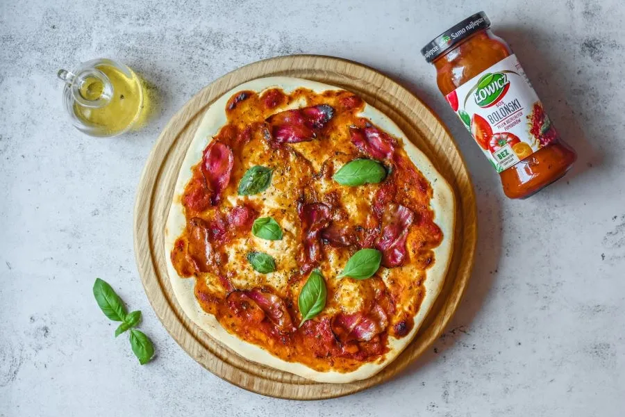 błędna pisownia pizza