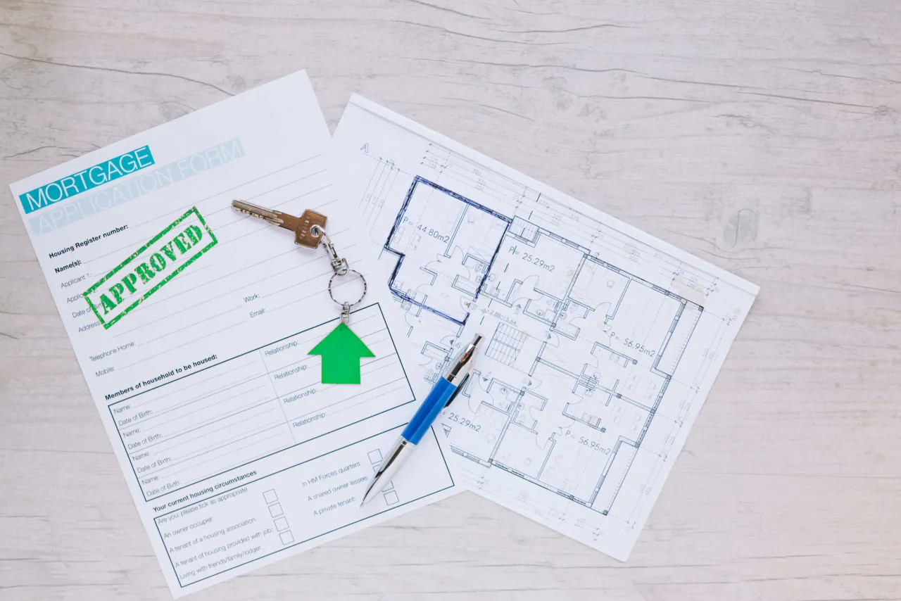 Klucz, formularz kredytowy z pieczątką