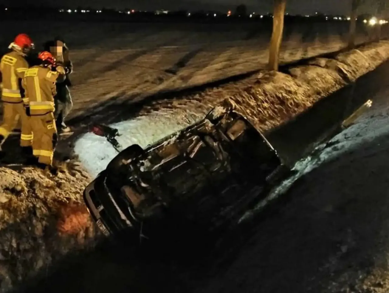 samoch&oacute;d na wyboistej drodze pogorszony komfort jazdy