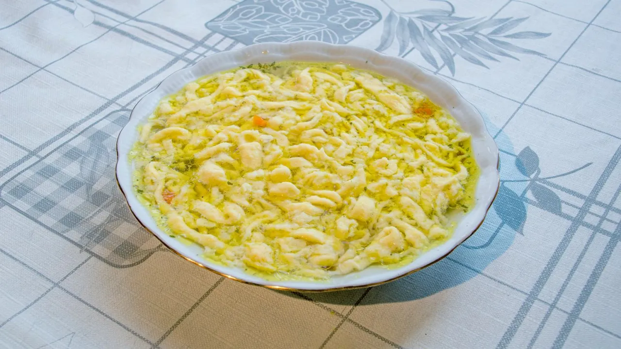 miękkie lane kluski w rosole