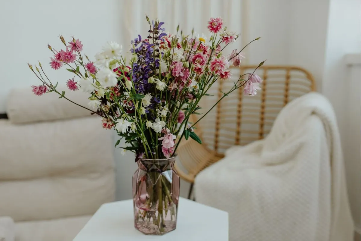 naturalne bukiety kwiatów ciętych, pielęgnacja kwiatów w wazonie