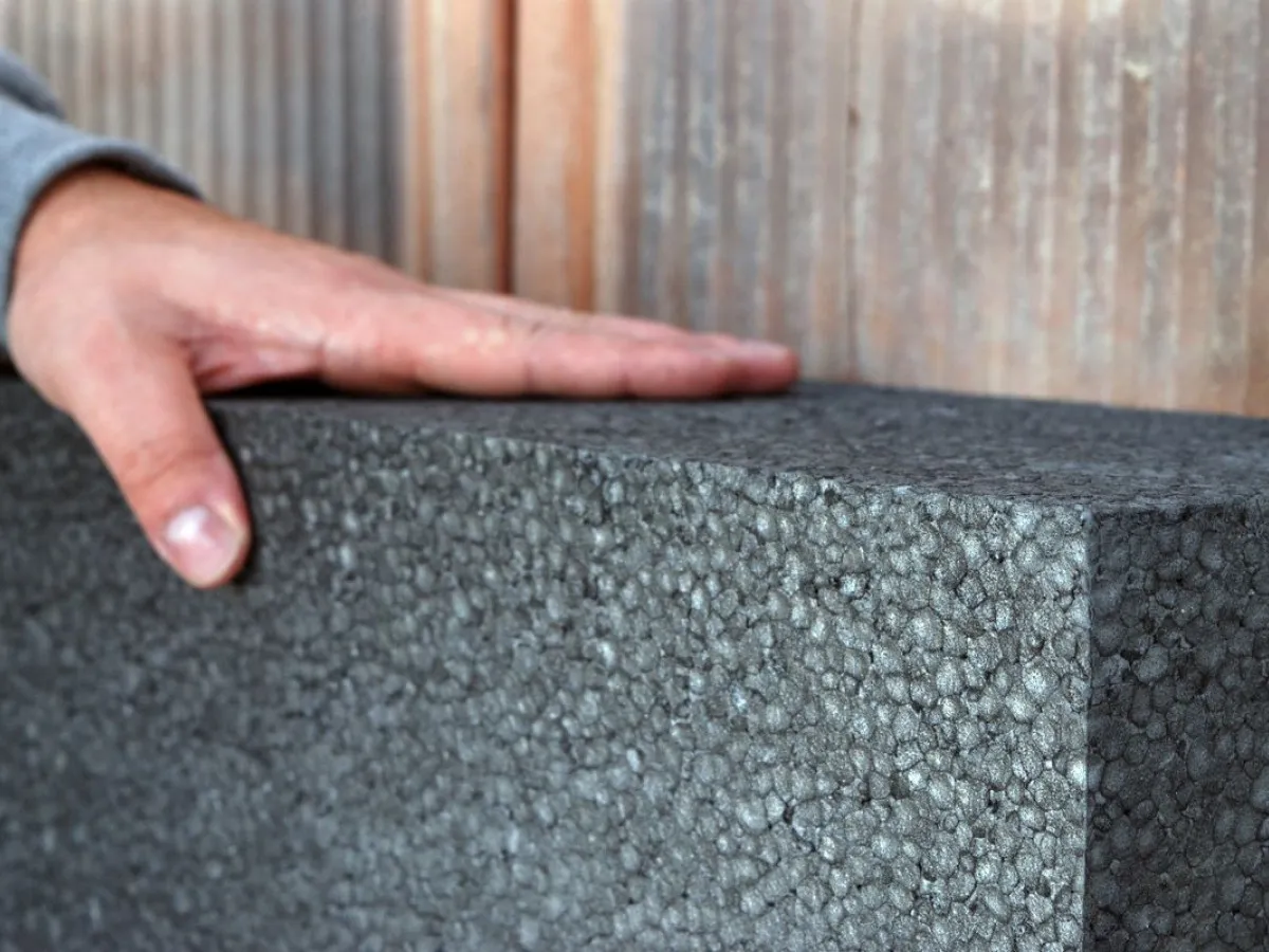 r&oacute;żne rodzaje styropianu do izolacji