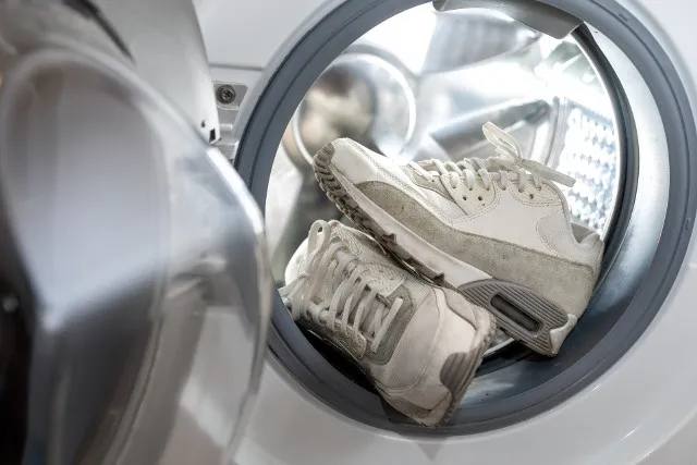 Zdjęcie Jak prać buty bez ryzyka zniszczenia – porady dla każdego rodzaju materiału