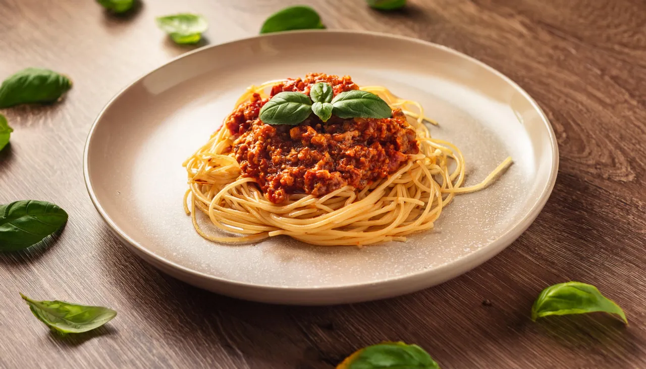 Zdjęcie Spaghetti z sosem bolońskim: Prosty przepis na pyszne danie
