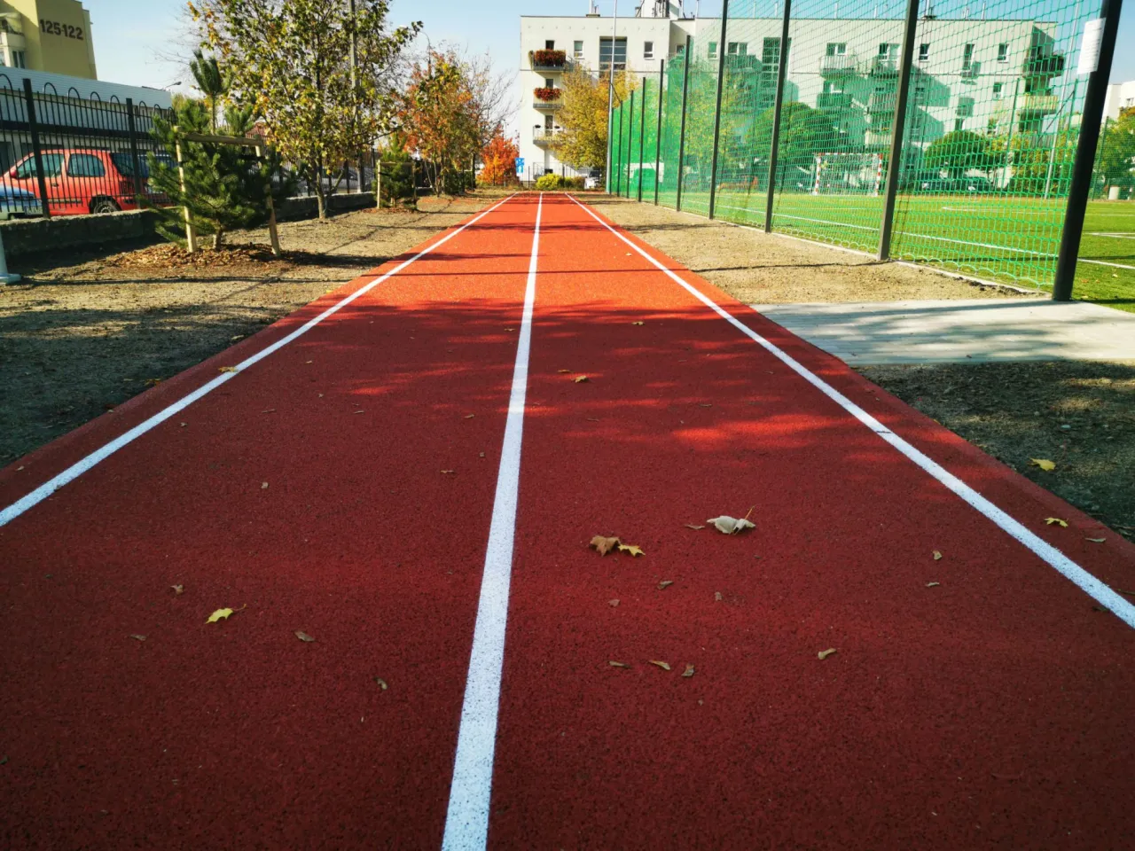 r&oacute;żne długości bieżni szkolnych wizualizacja