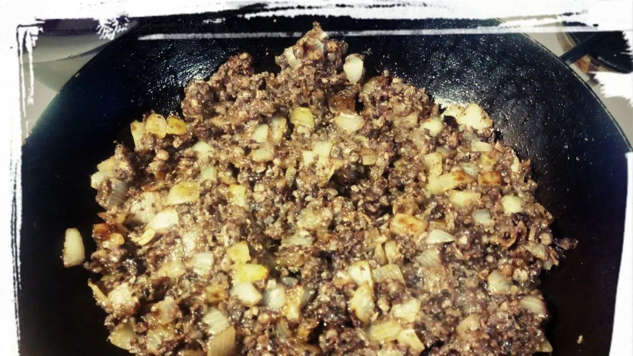 kaszanka na patelni z cebulą