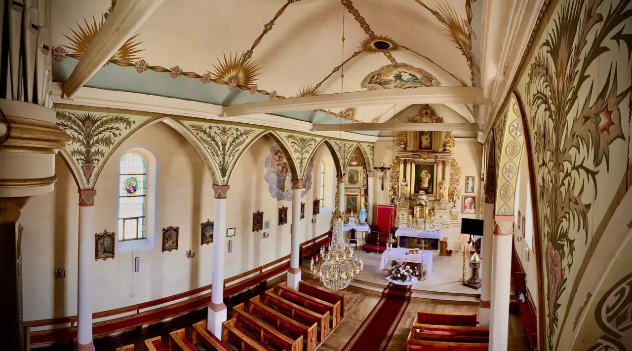 wnętrze kościoła parafialnego