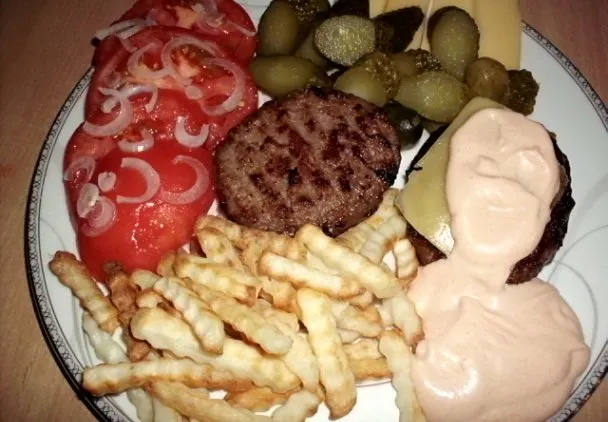 dekonstrukcja hamburgera kalorie składniki