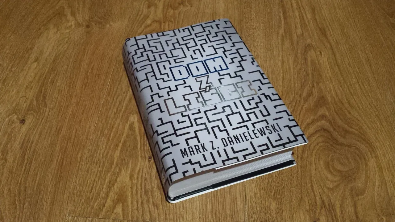 Dom z liści struktura książki warstwy narracyjne