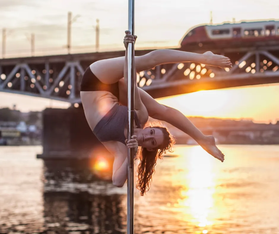 transformacja sylwetki pole dance przed i po