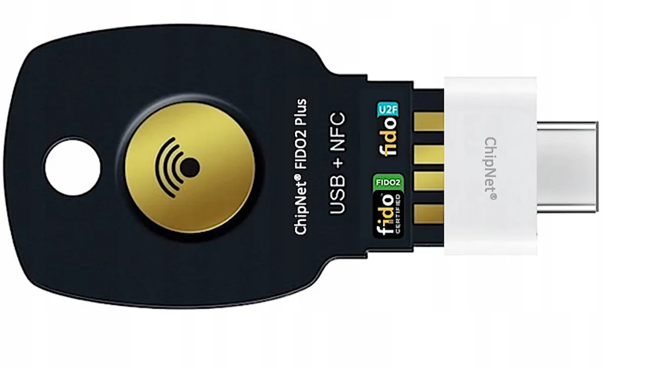 Klucz U2F ChipNet FIDO2 Plus USB+NFC zapewnia bezpieczne logowanie. Dowiedz się, klucz u2f co to jest i jak działa.