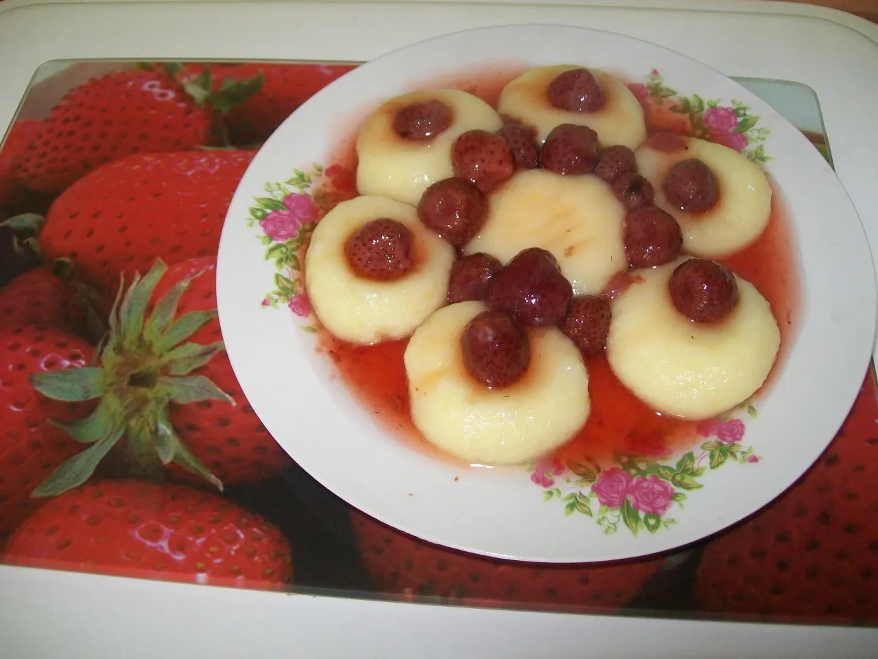 Kluski śląskie na słodko z truskawkami i miętą